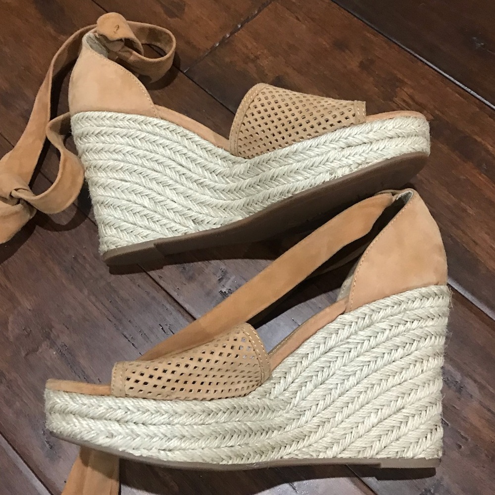 Used once - Splendid Wedge Summer heel size 8